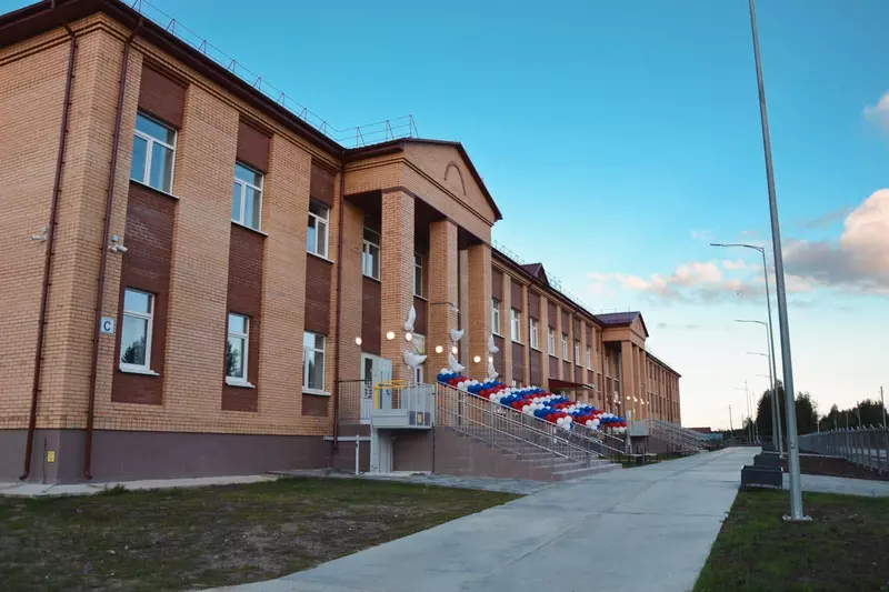 Фото №13 для поста «Три новые школы открылись в Югре»