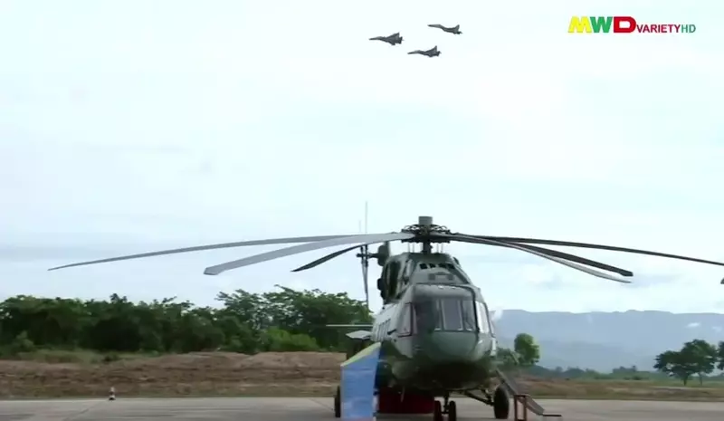 Фото №6 для статьи «Вооруженные силы Мьянмы получили три российских вертолета Ми 38»