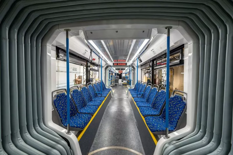 Картинка 5 для поста «Невский завод электрического транспорта им. А.Ф. Пироцкого: ПК Транспортные системы завершила сборку первого трехсекционного трамвая Невский для Волгограда»