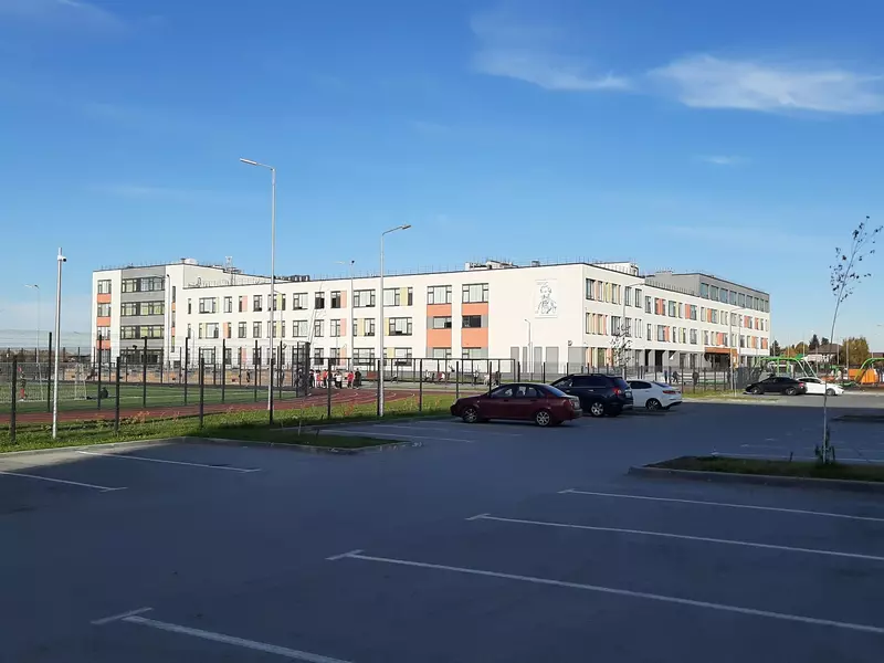 Новая школа в мкр.Плеханово (фото автора)