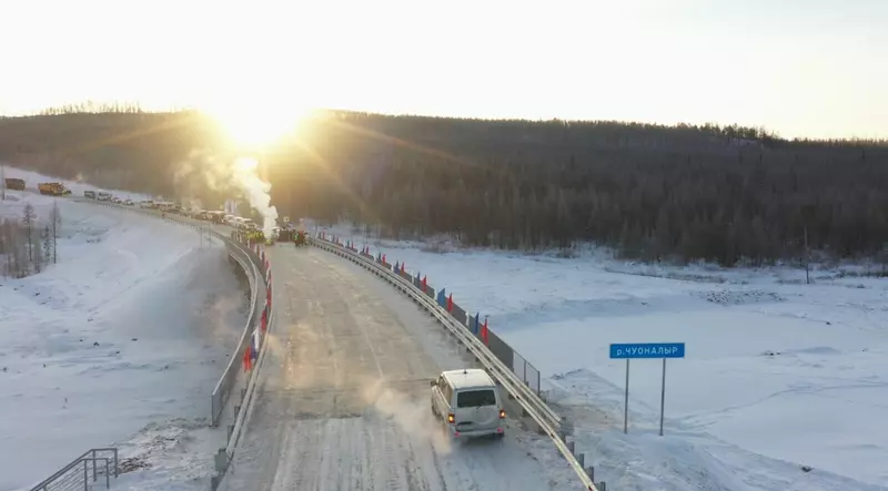 Картинка 1 для публикации «Дорожное строительство: Мост через реку Чуоналыр на региональной автодороге Анабар ввели в Якутии»