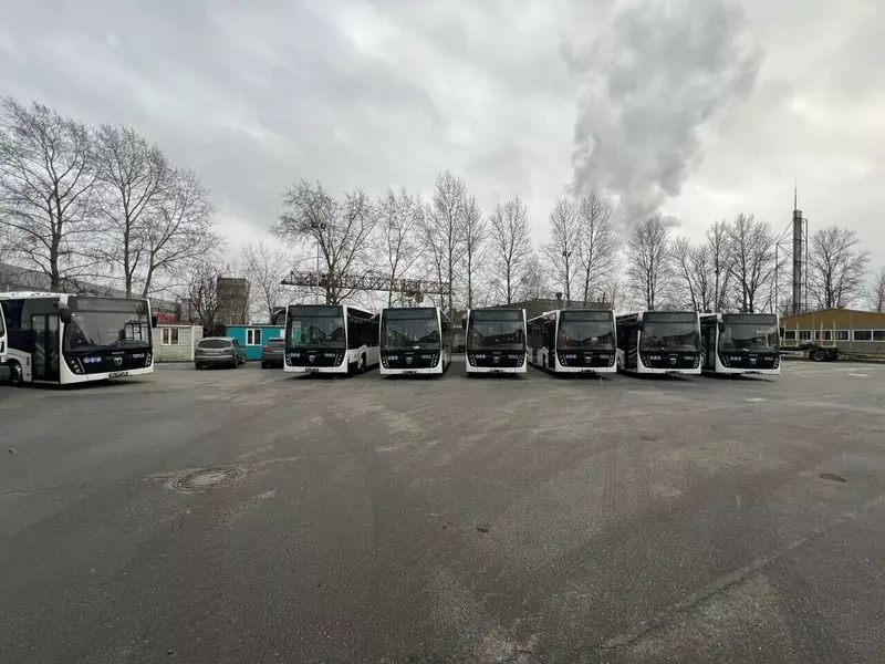 КАМАЗ поставил партию комфортабельных автобусов большого класса НЕФАЗ в Санкт Петербург
