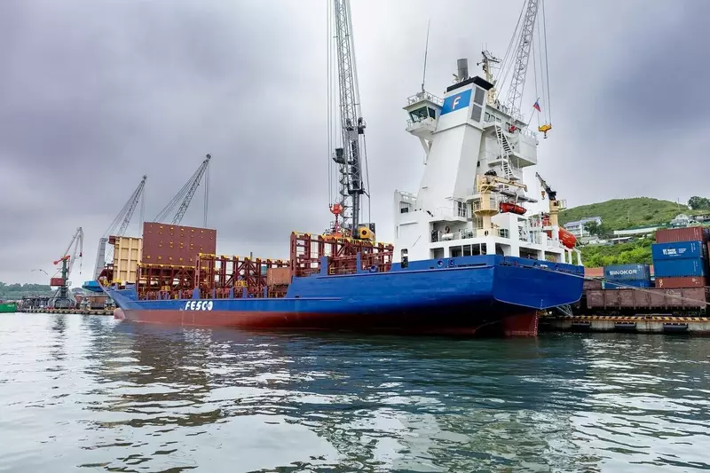 начала северный завоз на Чукотку первым судном сезона 2025