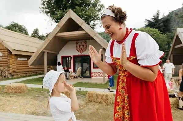 Фото #5 для статьи «В Год единства народов России в Сочи открылся загородный комплекс в старорусском стиле»