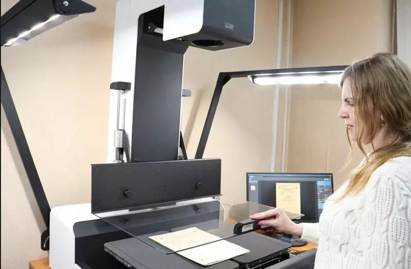 В Госархив Новосибирской области поставлен отечественный планетарный сканер ЭларСкан А2 600Р