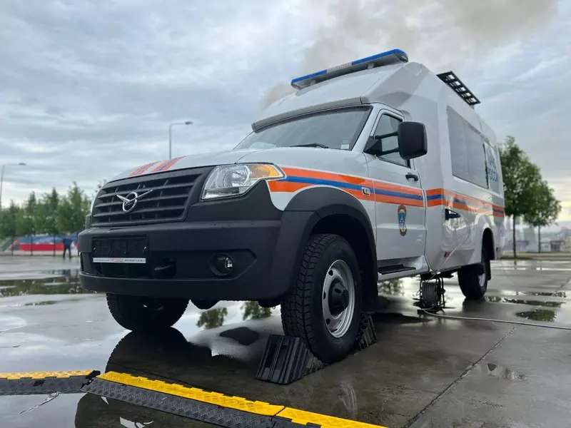 Ростех поставил автомобили разведки и управления для МЧС России