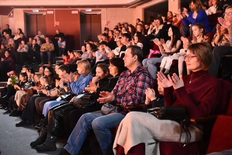 Иллюстрация 3 для «Общество: Обновлённый Ярославский ТЮЗ открылся спустя 3 года»