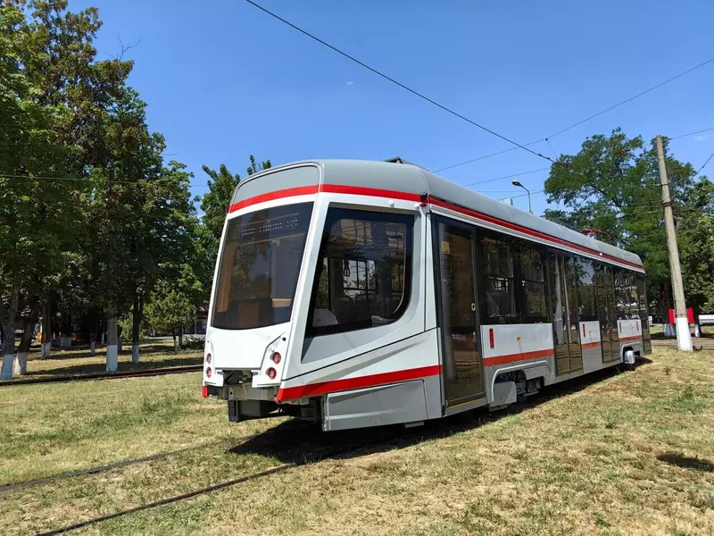 Первый низкопольный трамвайный вагон производства УКВЗ прибыл в Краснодар