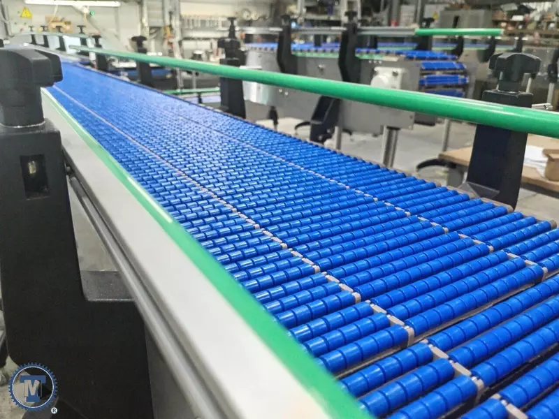 Конвейер пластинчатый поворотный на модульной ленте для транспортировки бутылок и коробок