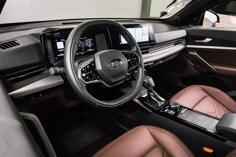 Изображение 1 для «Автопром: АвтоВАЗ запустил серийное производство кроссоверов Лада Азимут»