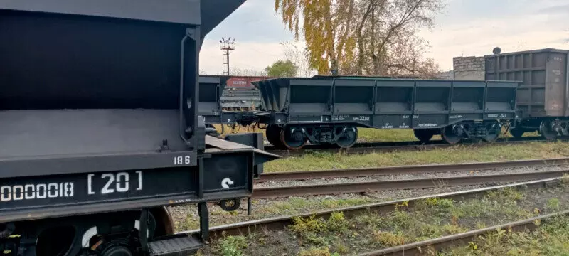 УКБВ отправило заказчику первую партию вагонов платформ для перевозки горячего чугуна