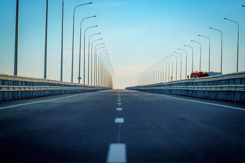 Картинка №3 для публикации «ХМАО: Фотофакт открыт мост Звезда Оби»