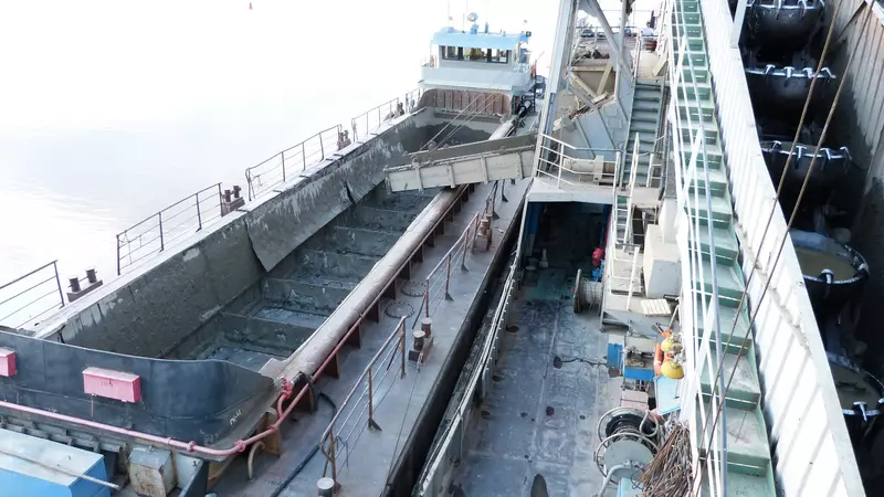 Фото №4 для статьи «земснаряд: На Волго Балте приступили к плановым работам по поддержанию гарантированных габаритов пути»