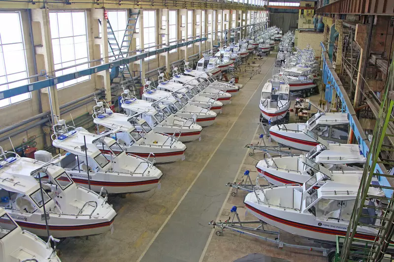 Рыбинский завод ОСК построил для МЧС 44 катера