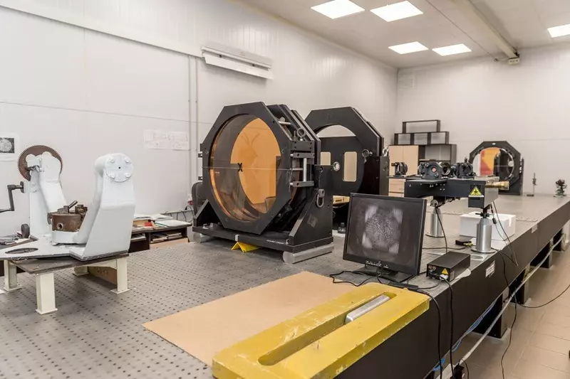 НПО ЛУЧ предложило новаторскую систему сложения пучков для оптоволоконных лазеров