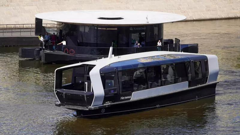 В Москве установили ещё три плавучих причала для запуска второго речного маршрута электросудов