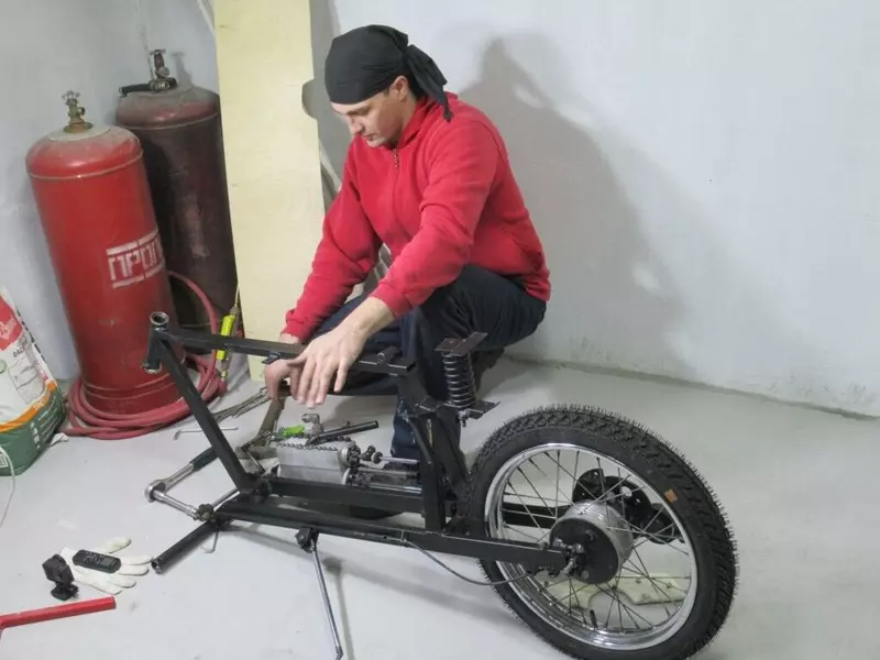 Картинка 2 для поста «Паровой Мотоцикл: Был сделан уникальный паровой мотоцикл работающий на любом жидком топливе и не только»