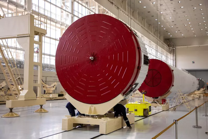 Изображение №12 для «На космодроме Восточный в ходе комплексных испытаний собирают ракету Ангара НЖ»