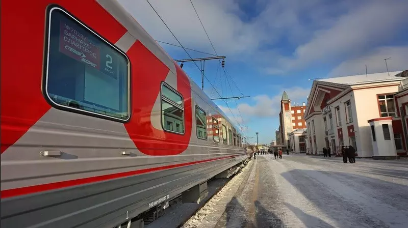 Скорый пригородный поезд связал Барнаул и Славгород