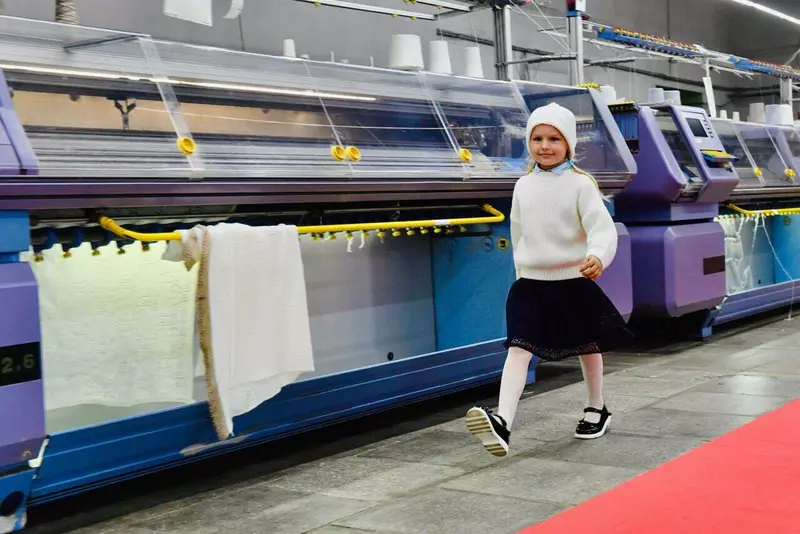 Производство школьной формы нестандартных размеров запустили в Ленобласти