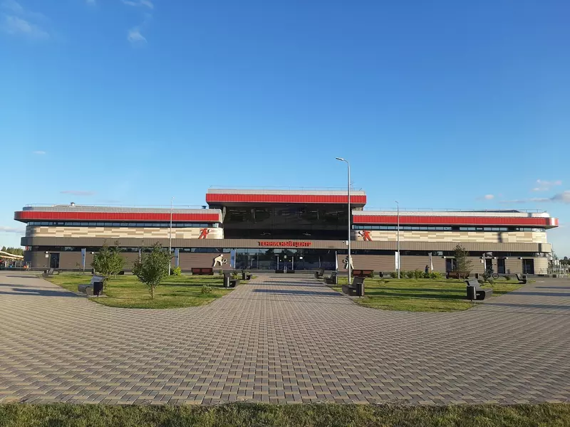 Теннисный центр "Юграмегаспорт" (фото автора)