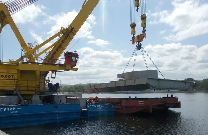 Изображение №2 для новости «судоходство: Плавкран Могучий завершил операции по замене ворот двух шлюзов Жигулевского гидроузла»