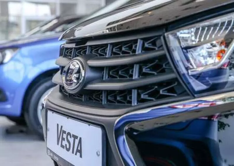 В гараж Госдумы поступили первые автомобили Лада Веста для депутатов