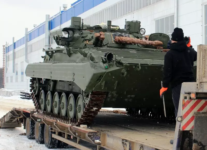 Ростех поставил армии партию БМП 2М Бережок