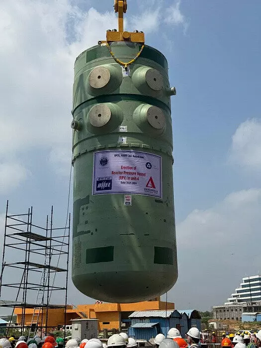 На АЭС Куданкулам в проектное положение установлен корпус реактора энергоблока 4