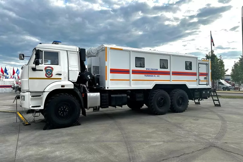 Картинка #2 для новости «спецтехника и логистика: Ростех поставил автомобили разведки и управления для МЧС России»