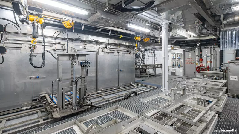 Изображение 3 для поста «Навашино: На краболове процесоре Капитан Дудник проекта 5712 поднят Государственный флаг России»