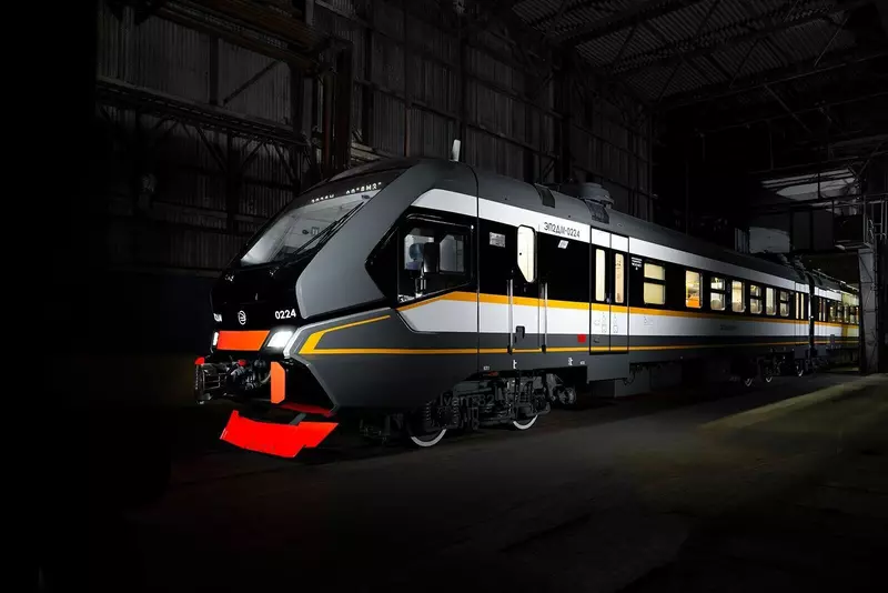 Обновленная электричка ЭП2ДМ