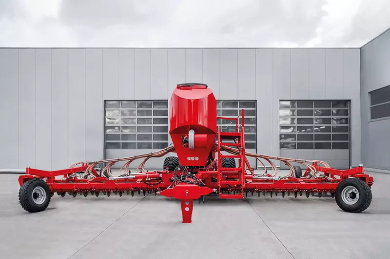 Иллюстрация №1 для публикации «Производство: В Калининградской области расширяют выпуск современных сельхоз машин»