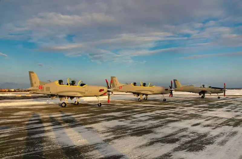 Фото №1 для поста «Армия и Флот: Первые серийные самолёты УТС 800 переданы в Минобороны России»