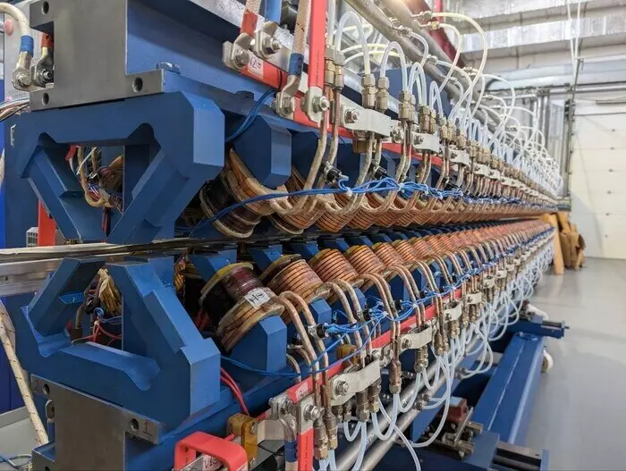 Изображение 2 для статьи «НИОКРы: Ученые создали устройство которое поможет разглядеть атомы на синхротроне СКИФ»