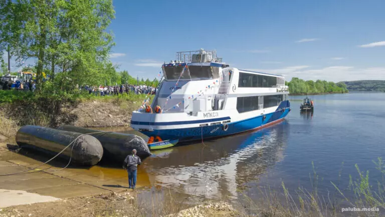 СК Р Флот спустил на воду два малых пассажирских круизных судна