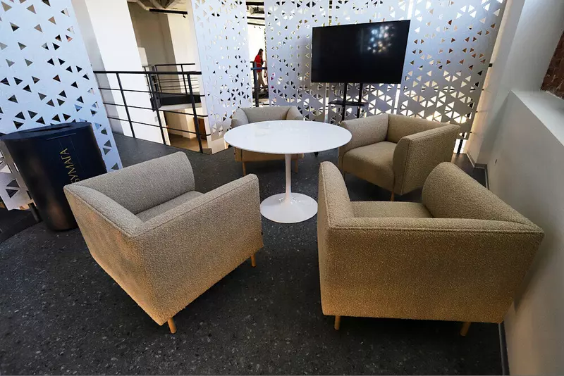 Фото #11 для статьи «На территории Левашовского хлебозавода в Петербурге открылось новое культурное пространство»