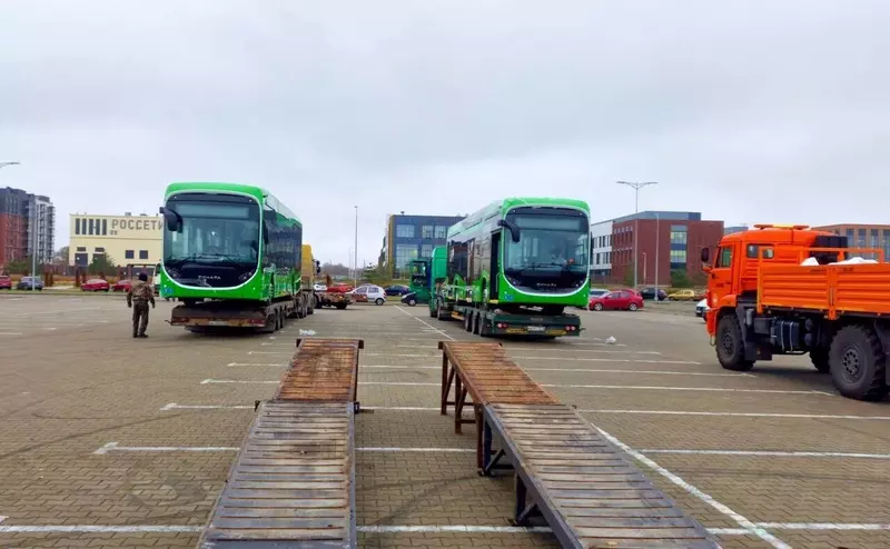 Картинка №1 для публикации «Транспорт: В Калининград приехали новые Синары»