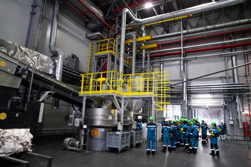 Фото 7 для «Сибур запустил производство ПЭТ гранул с вовлечением вторичного сырья»