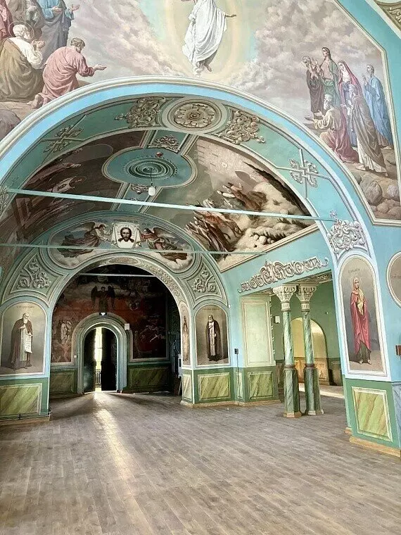 Картинка №2 для статьи «Спорт: В Спасском храме Тюмени возобновились богослужения»