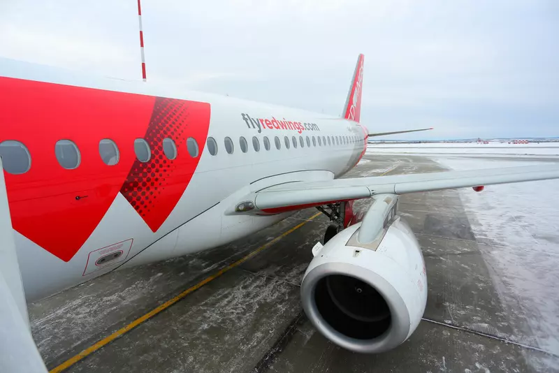 Парк авиакомпании пополнился двумя самолетами 100