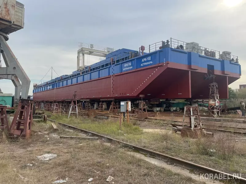 Подписан акт приема второй в серии трюмной баржи АРК 102
