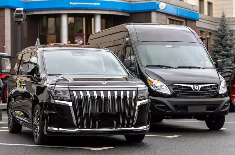 выпустил фургон и минивэн под собственным брендом