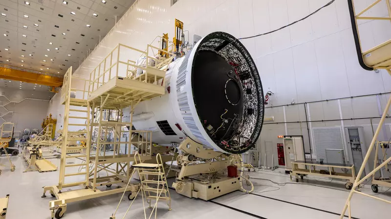 Фото #2 для новости «космонавтика: На космодроме Восточный собрали ракету Ангара НЖ»