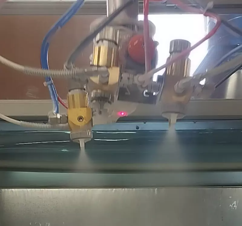 Наглядно как работает собственная схема распыления сразу из двух пистолетов