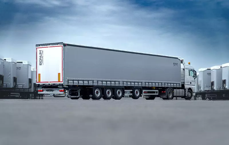 Завод провел рестайлинг тентованных полуприцепов