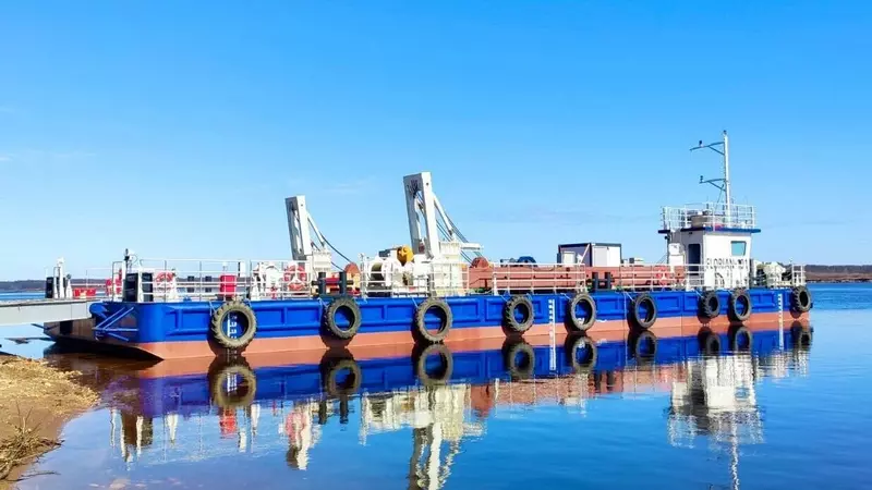 Стройторг спустил на воду две баржи проекта 9203