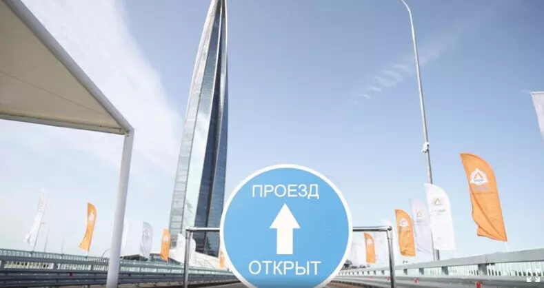 В Петербурге досрочно открыли два новых путепровода к Лахта Центру