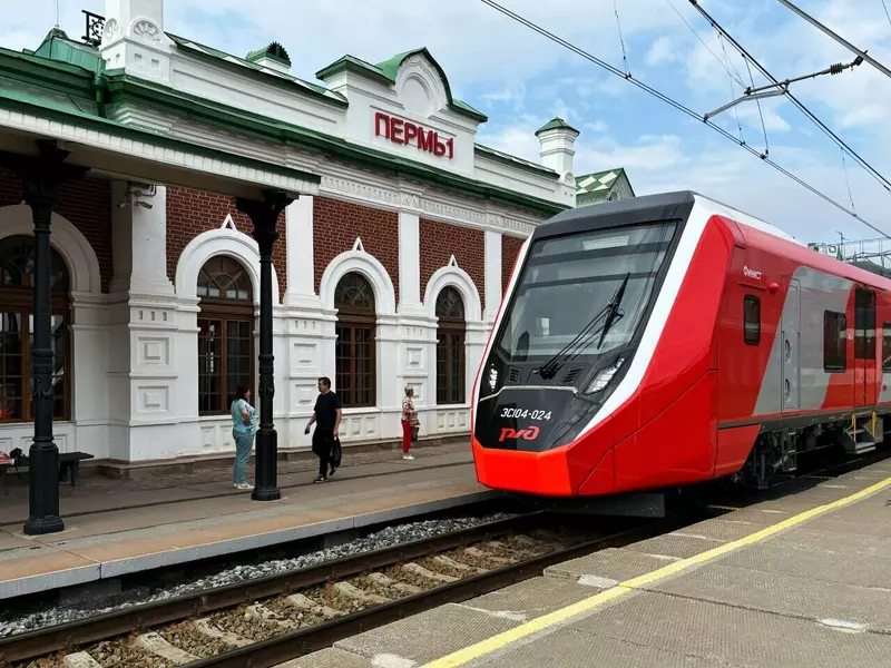 Электропоезд ЭС104 Финист начал курсировать в Пермском крае