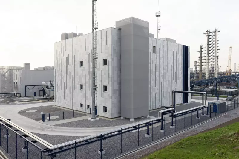 Изображение #1 для публикации «Энергетика и ТЭК: На Московском НПЗ в работу введена подстанция 220 кВ Синтез»